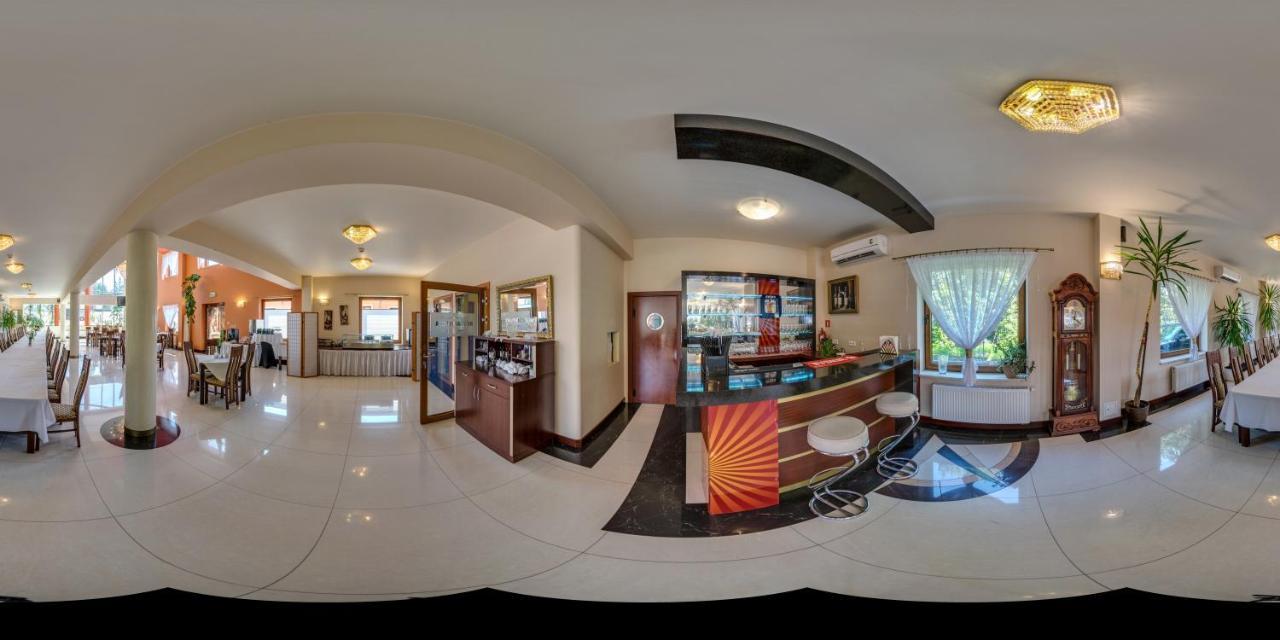 Vinci Hotel Airport Modlniczka Εξωτερικό φωτογραφία